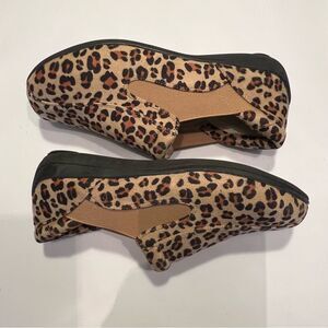 Comfort-Well by Beacon Sz 11 M  Animal Print Slip On with Stretch Sides
